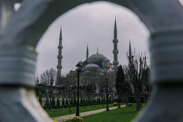 "Farklı Kültürlerde Selamlaşma Şekilleri"